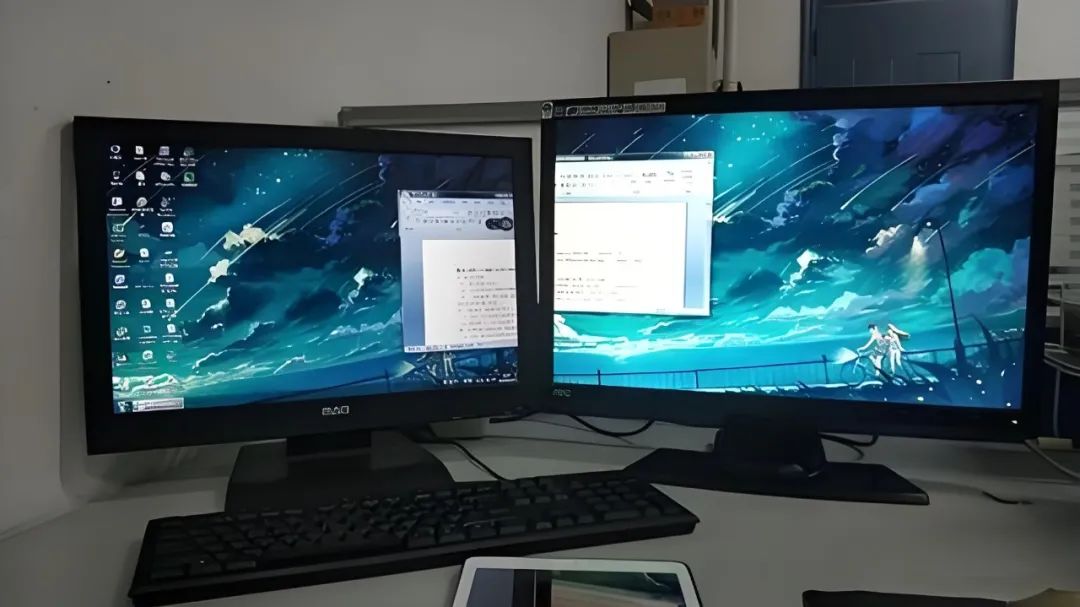 电脑技巧：一台主机两个显示器的连接设置方法